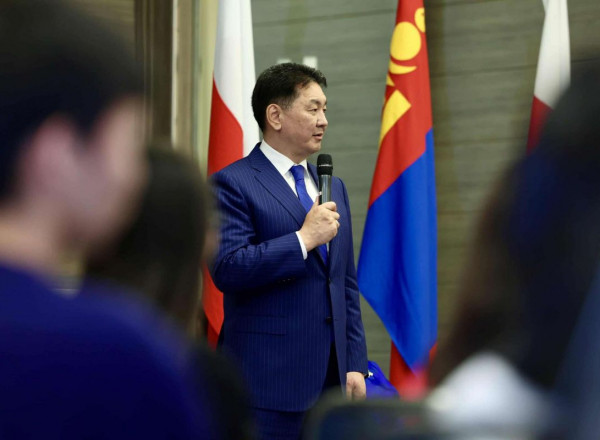 Польшид “Илгээлт-2100” хөтөлбөрийн хүрээнд 100  оюутан суралцаж байна