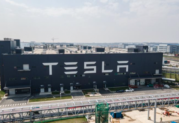 Tesla-гийн улирлын цэвэр ашиг огцом буурчээ