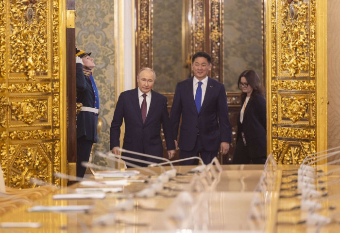 Монгол Улсын Ерөнхийлөгч У.Хүрэлсүх, ОХУ-ын Ерөнхийлөгч В.В.Путин нар албан ёсны уулзалт хийлээ