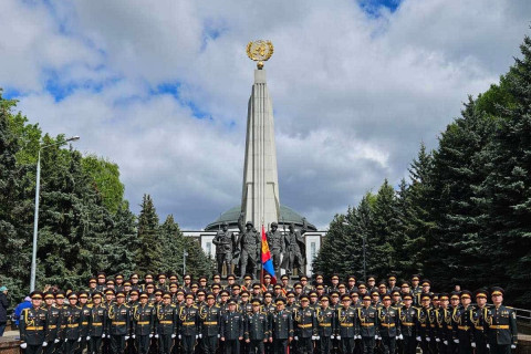 Монгол цэргүүд Москвагийн Улаан талбайд ёслолын жагсаалаар алхана