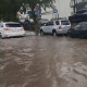Нийслэл хотод усархаг аадар бороо орсны улмаас авто замууд усанд автлаа