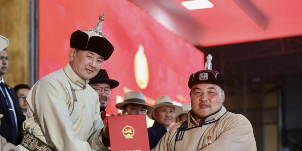Монгол Улсын начин, харцага цолны болзол хангасан бөхчүүдэд цол олголоо