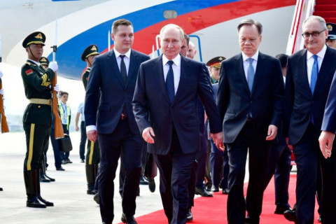 ОХУ-ын Ерөнхийлөгч Владимир Путин Тяньжинд хүрэлцэн ирэв