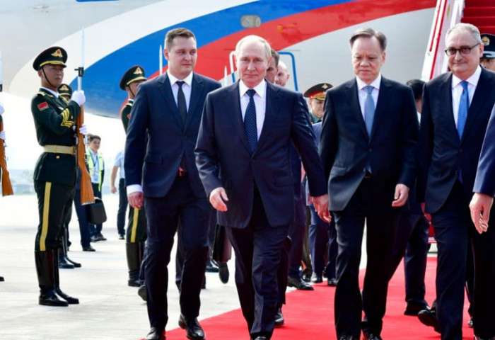 ОХУ-ын Ерөнхийлөгч Владимир Путин Тяньжинд хүрэлцэн ирэв