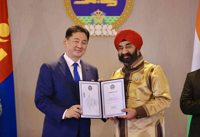 Харилцаа, хамтын ажиллагааг хөгжүүлэхэд үнэтэй хувь нэмэр оруулсан энэтхэг иргэдийг төрийн одон, медалиар шагналаа