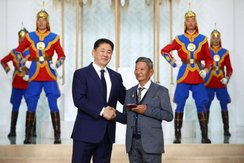 Кино урлаг үүсэж хөгжсөний 90 жилийн ойг тохиолдуулан төрийн дээд цол олголоо Кино урлаг үүсэж хөгжсөний 90 жилийн ойг тохиолдуулан төрийн дээд цол олголоо