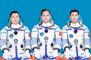 “Шэнжөү-21” хөлгийн багийн гишүүдийг танилцуулжээ