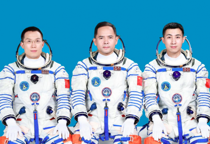 “Шэнжөү-21” хөлгийн багийн гишүүдийг танилцуулжээ