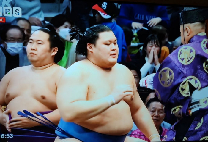 Их аварга Хоошёорюү Кюүшюү башёгийн эхний өдөр Хакүоход уналаа