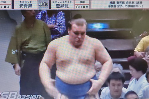 Кюүшюү башёгийн 2 дахь өдөр монгол сүмочид бүгд өрсөлдөгчдөө давлаа