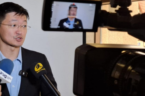 Б.ДӨЛГӨӨН: Урд хөрш хөрөнгө оруулалтаас хэрэглээнд суурилсан эдийн засагт шилжихээр зорьж байна