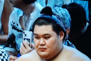 Кюүшюү башёг Их аварга Ооносато 9 даваатай ганцаараа тэргүүлж байна