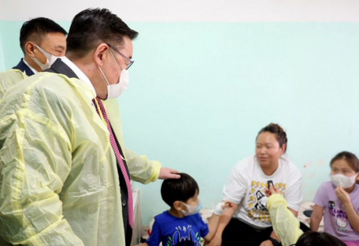 Г.Занданшатар: Засгийн газрын нөөц хөрөнгөөс эмч, эмнэлгийн ажилтнуудын илүү цагийн урамшуулалд 1 тэрбум төгрөг гаргана