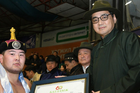 “Богдхан уулын хишиг барилдаан”-д улсын заан С.Сүхбат түрүүллээ