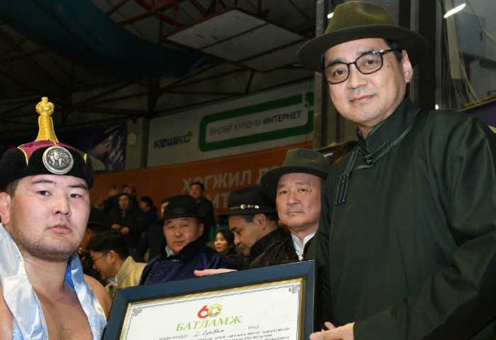 “Богдхан уулын хишиг барилдаан”-д улсын заан С.Сүхбат түрүүллээ