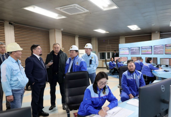 Г.ЗАНДАНШАТАР: Зээл төлөөд өгөөч, үнэ нэмээд өгөөч гэсэн хоёрхон өгүүлбэртэй сууж байна