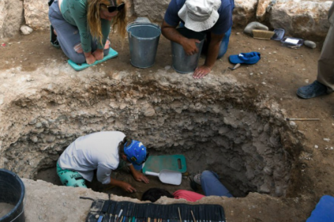 200 мянган жилийн турш хүн төрөлхтнөөс тусгаарлагдсан байсан хүмүүсийн үлдэгдэл олджээ