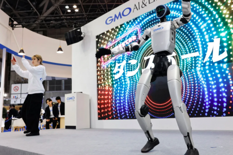 Токиогийн үзэсгэлэнгийн үеэр хүн дүрст роботууд анхаарал татаж байна