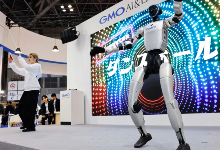 Токиогийн үзэсгэлэнгийн үеэр хүн дүрст роботууд анхаарал татаж байна