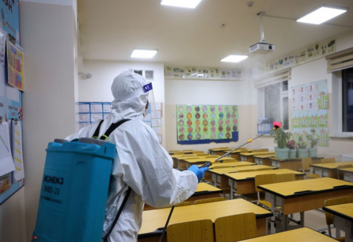 Нийслэлийн 182 сургуульд ариутгал халдваргүйжүүлэлт хийж эхэллээ