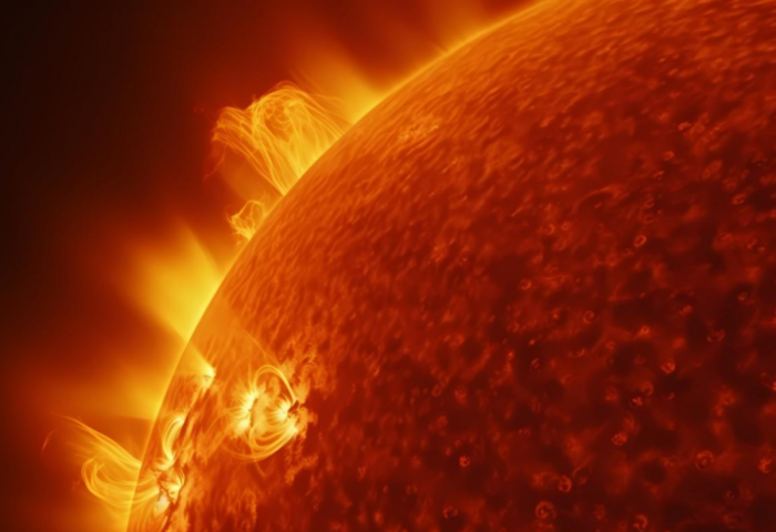 Наран дээр асар том толбо үүсжээ