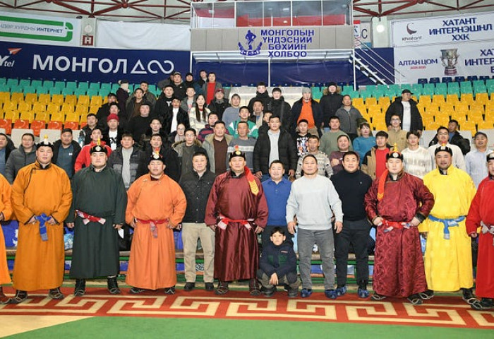 Алтан цомын барилдаанд Хамаг Монгол баг эхний ялалтаа авлаа