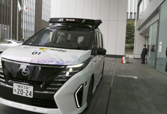 Ниссаны автомат жолоодлоготой машинуудыг зорчигчтойгоор туршиж байна