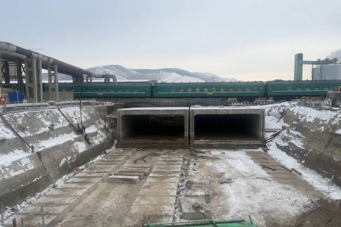 “Гермес” худалдааны төвийн нүхэн гарцын туннелийн их биеийн бүтээцийг түлхэх технологиор хийж дууслаа