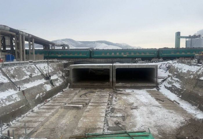 “Гермес” худалдааны төвийн нүхэн гарцын туннелийн их биеийн бүтээцийг түлхэх технологиор хийж дууслаа