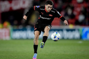 Аргентины хөлбөмбөгчин улирлын хамгийн гоёмсог гоолыг оруулжээ