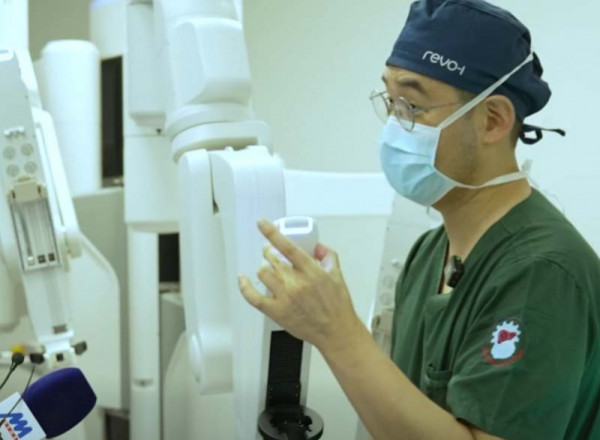 “Робот мэс засал эмчилгээ“ -г Хавдар судлалын үндэсний төвд анх удаа хийлээ