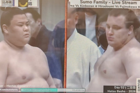 Аварга, арслангууд бүгд өрсөлдөгчдөө давлаа