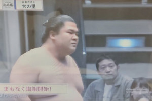 Хацү башёгийн 3 дахь өдөр Их аварга Хоошёорюү Ёшинофүжид уналаа