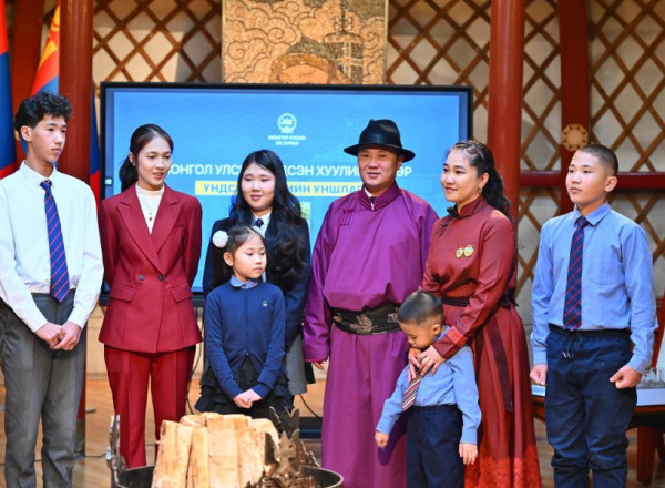 Үндсэн хуулийн онцлог зүйл, заалтыг нийгмийн олон бүлгийн төлөөлөл үг, үсэгчлэн уншлаа