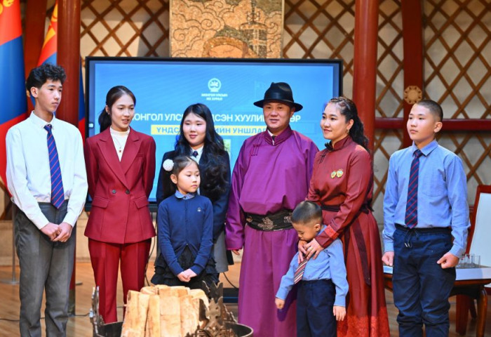 Үндсэн хуулийн онцлог зүйл, заалтыг нийгмийн олон бүлгийн төлөөлөл үг, үсэгчлэн уншлаа