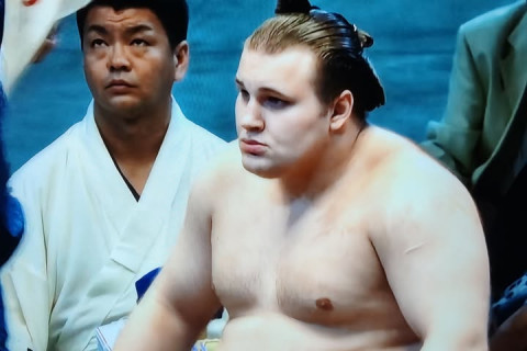 Хацү башёгийн 6 дахь өдөр Аварга, арслангууд өрсөлдөгчдөө давлаа