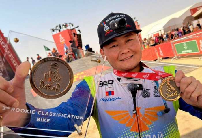 Гавьяат тамирчин Э.Халиунболд түүхэн амжилт бүтээлээ