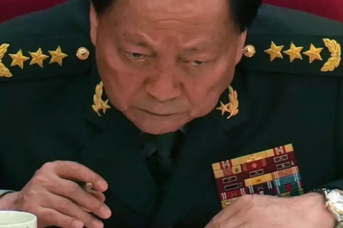 Ши Жиньпин цэргийн эрх мэдлийг гартаа төвлөрүүлэв