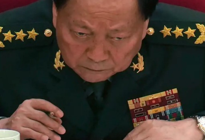 Ши Жиньпин цэргийн эрх мэдлийг гартаа төвлөрүүлэв