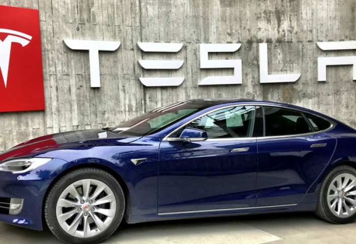 Tesla компани S, X загваруудыг дахин үйлдвэрлэхгүй