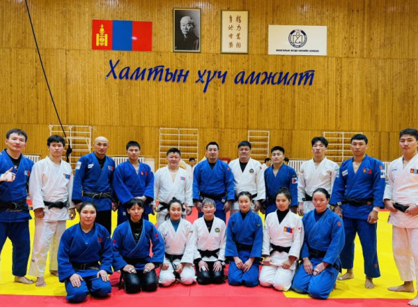 Монголын жүдочид Парисыг зорилоо