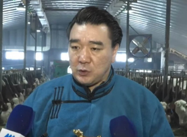 “Харүмафүжи сүүний ферм“-ийн үүсгэн байгуулагч Д.Бямбадорж “Алтан төлийн эзэн“ шагнал хүртлээ