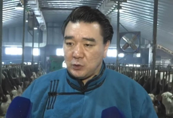 “Харүмафүжи сүүний ферм“-ийн үүсгэн байгуулагч Д.Бямбадорж “Алтан төлийн эзэн“ шагнал хүртлээ