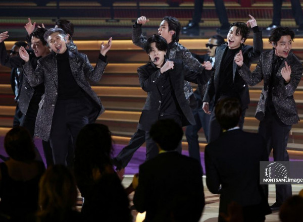 BTS -ын тоглолтуудыг кино театруудаар шууд дамжуулна