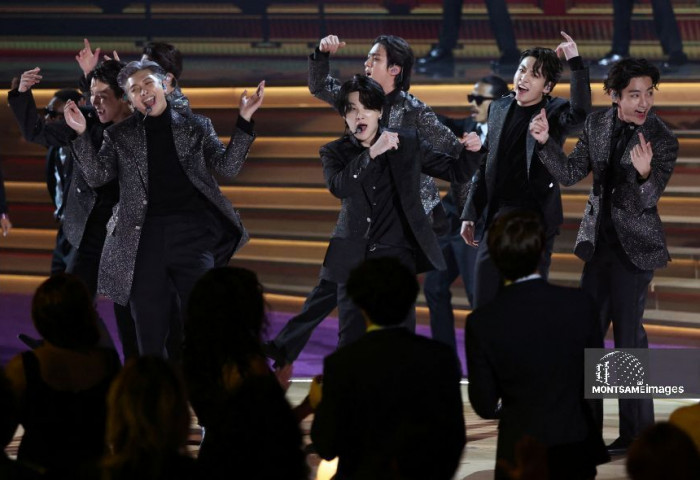 BTS -ын тоглолтуудыг кино театруудаар шууд дамжуулна