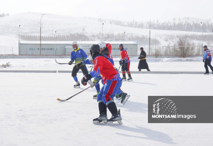 ОРХОН: Бөмбөгтэй хоккейн олон улсын тэмцээн эхэллээ