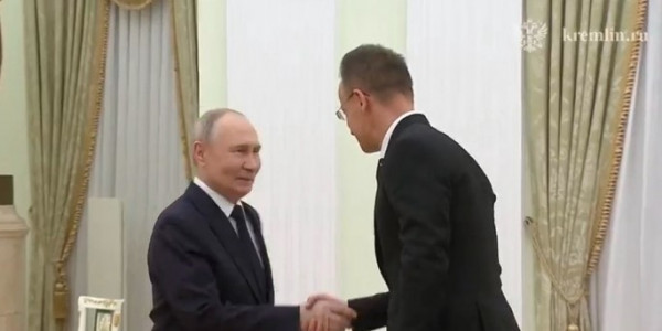 В.Путин олзлогдсон унгар цэргүүдийг суллажээ