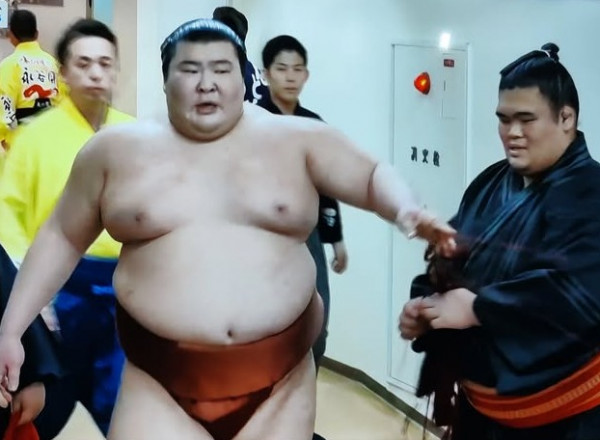 Хару башёгийн 2 дахь өдөр Киришима өвдөг шороодлоо