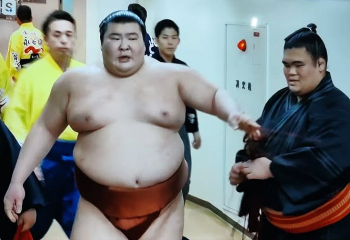 Хару башёгийн 2 дахь өдөр Киришима өвдөг шороодлоо