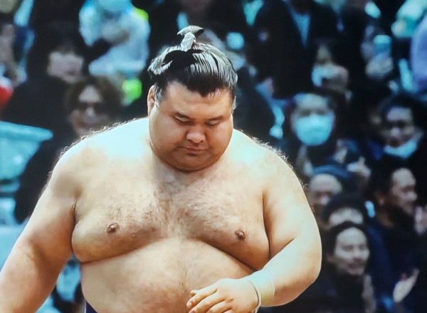 Хару башёг 6 даваатай 6 бөх тэргүүлж явна